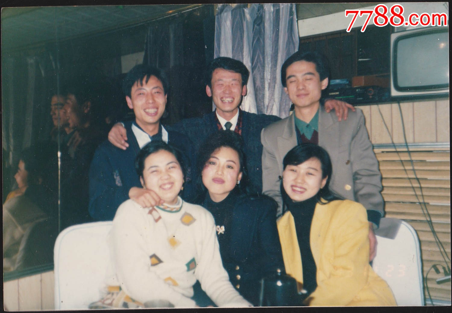 男女青年合影_价格5元_第1张_7788收藏__收藏热线