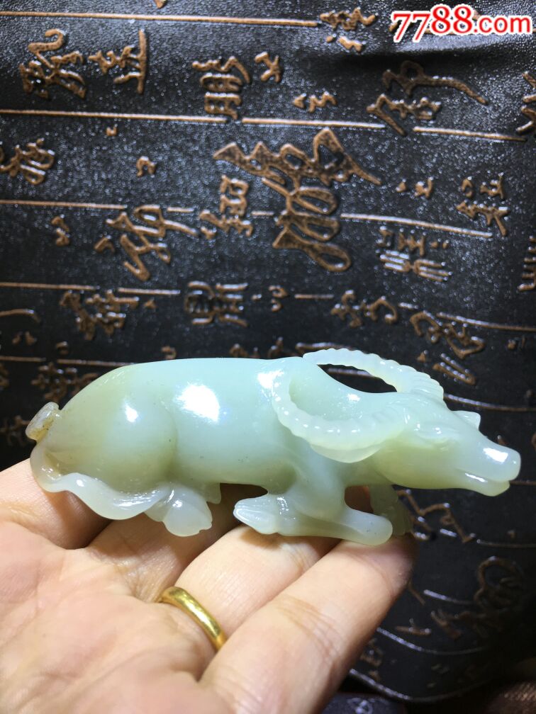 新疆和田玉雕牛,扭转乾坤