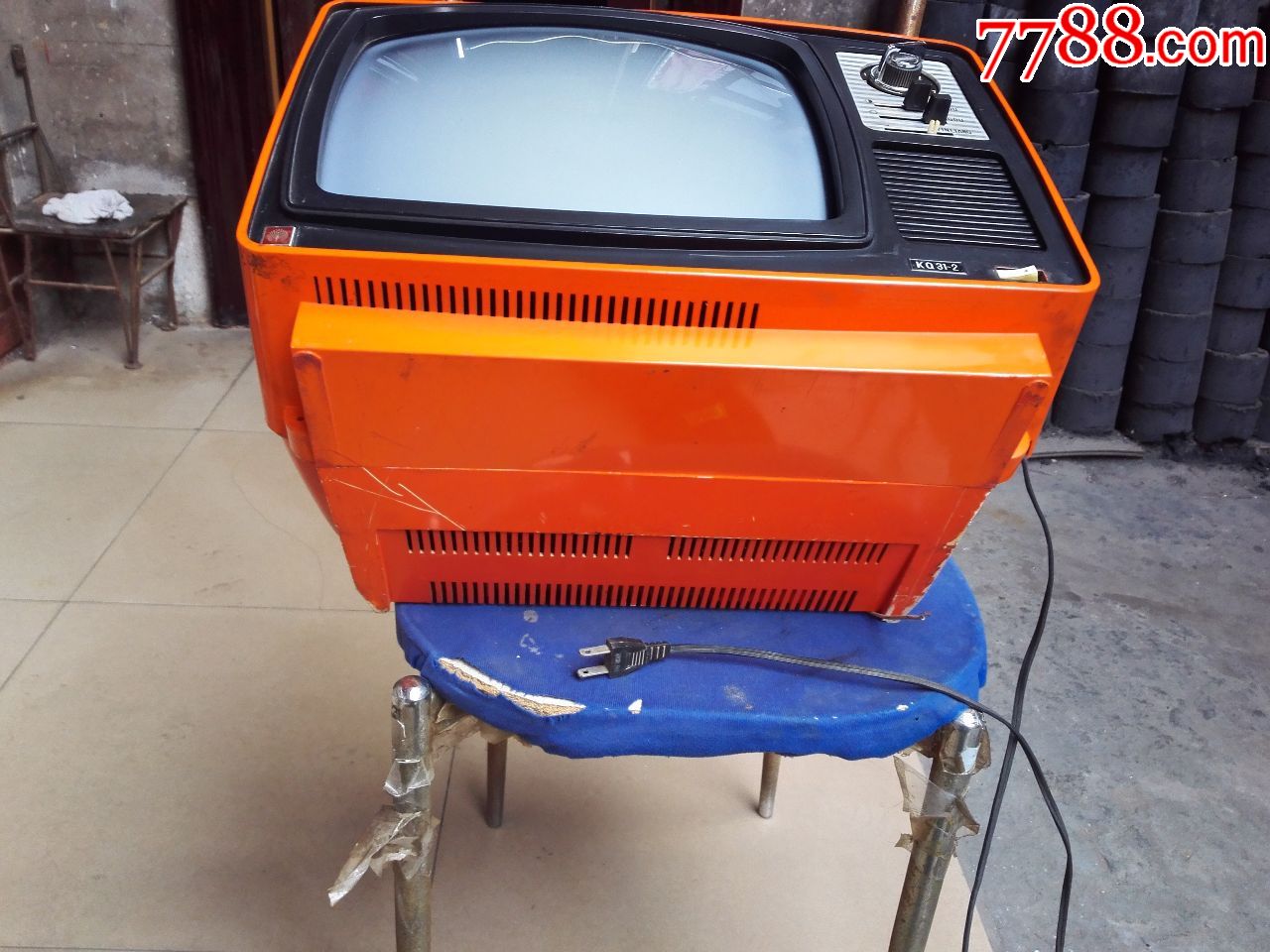 少见孔雀31—2型黑白电视机