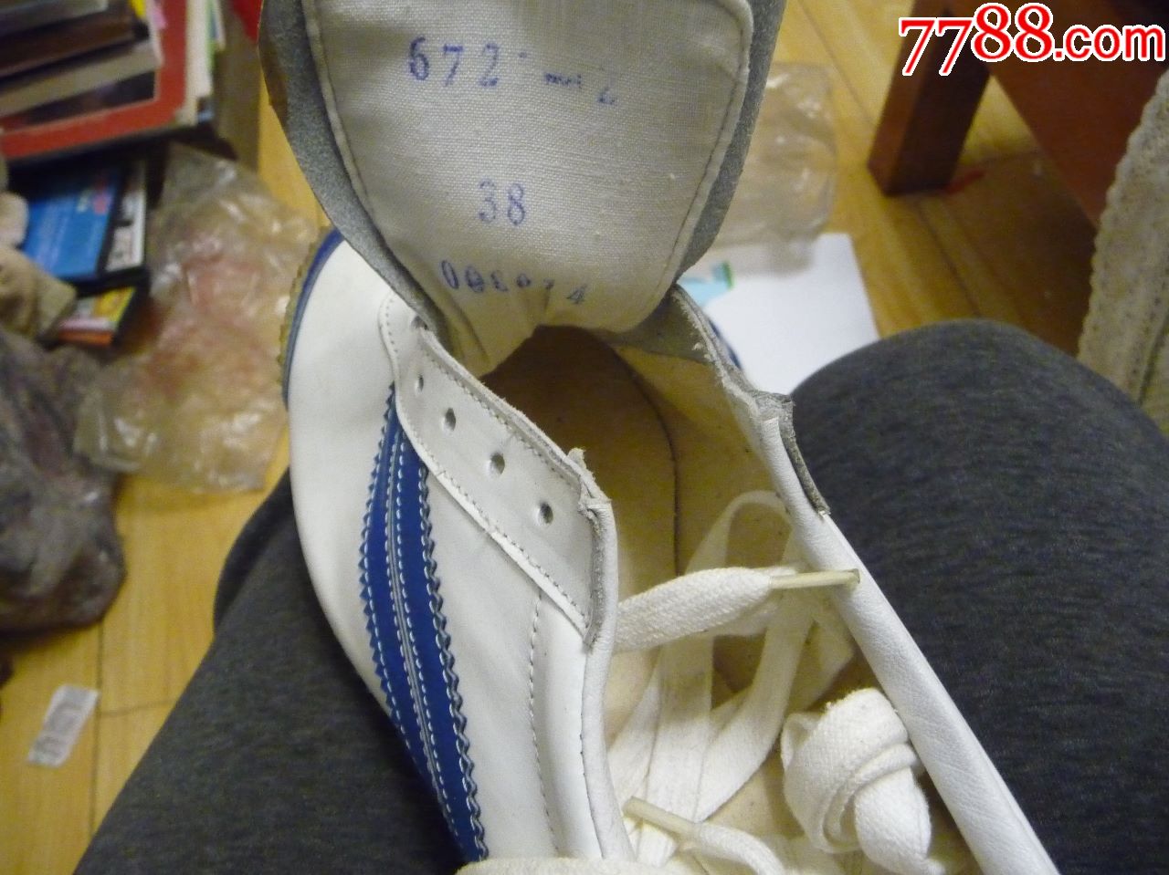 古董运动鞋收藏//上世纪八九十年代的火炬牌皮制运动鞋(38码)未穿