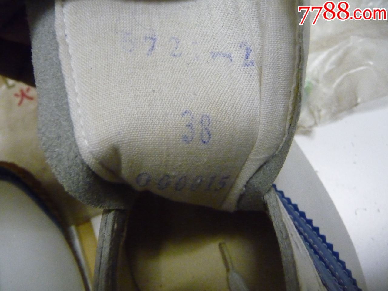 古董运动鞋收藏上世纪八十年代的火炬牌皮制运动鞋38码未穿库存货