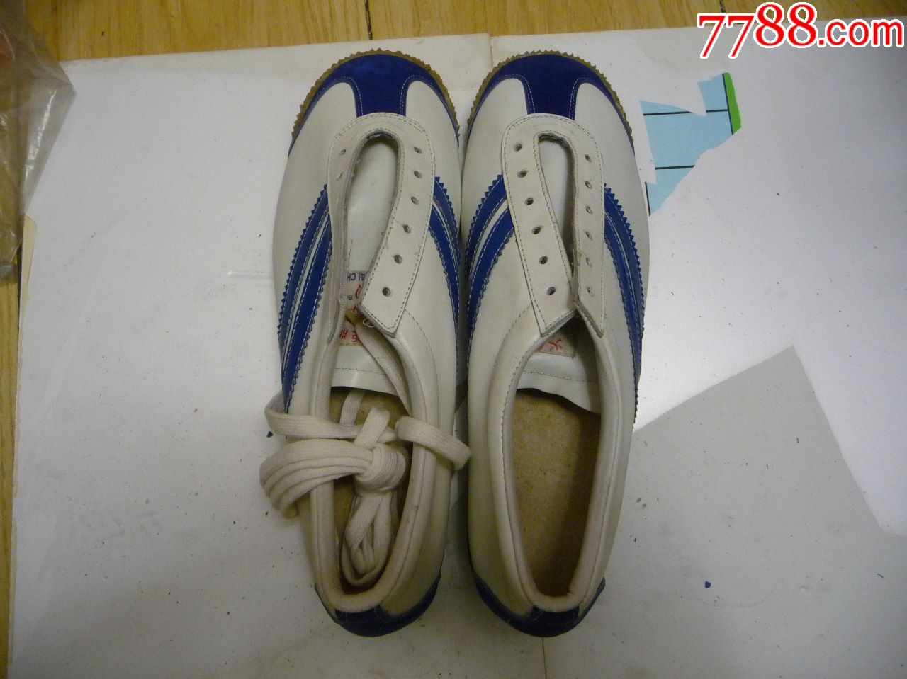古董运动鞋收藏上世纪八十年代的火炬牌皮制运动鞋40码未穿库存货