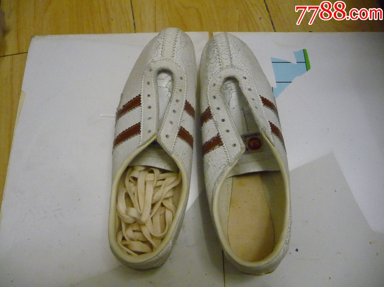 80年代钉子鞋图片