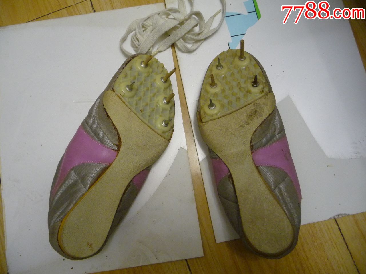 古董运动鞋收藏上世纪八九十年代的火炬牌钉子鞋41码无工具未穿库存货