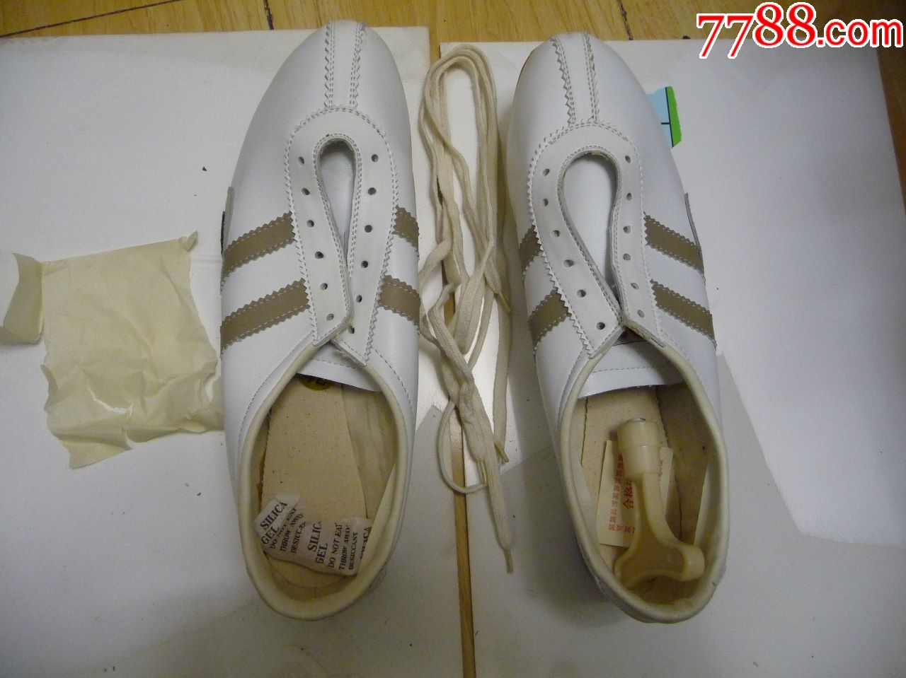 古董运动鞋收藏//上世纪八*十年代的宏天牌钉子鞋(40码带工具.)未穿库