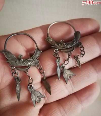 0次进行点评点评:0浏览量:备注:一对漂亮的清代银耳环简介:银耳饰