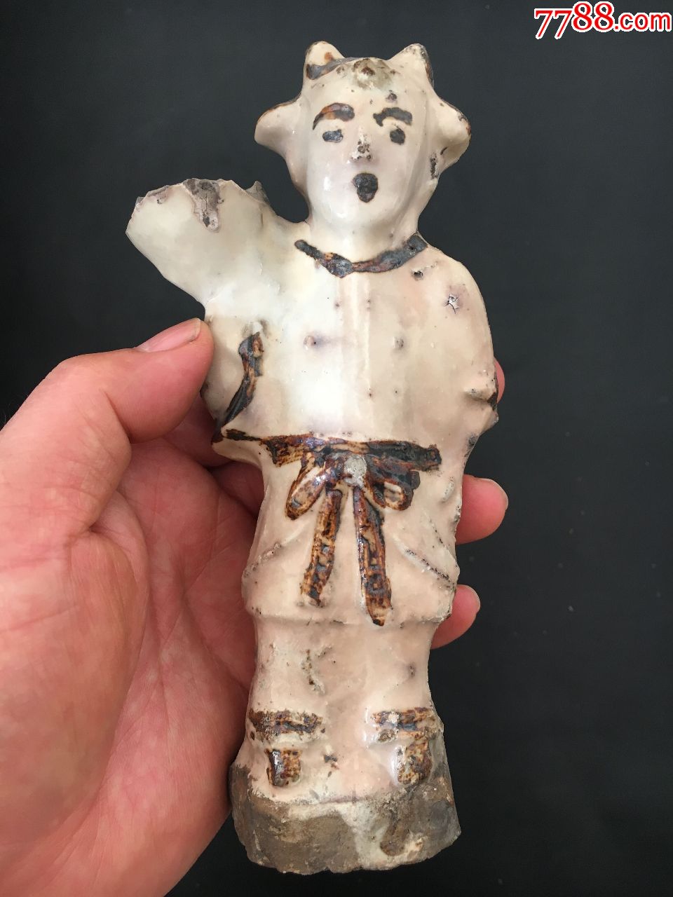 宋金磁州窑白釉黑彩人物瓷塑