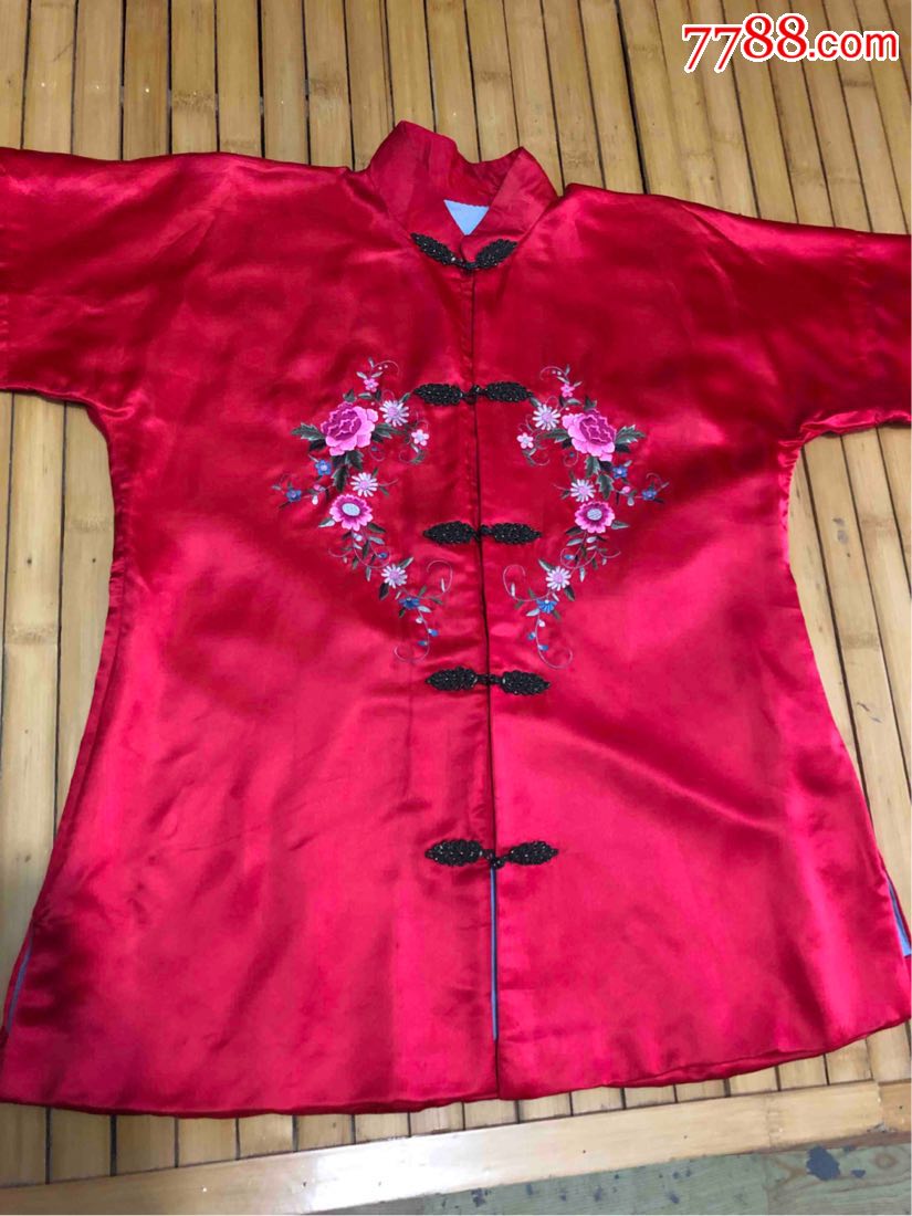 老式缎面绣花对襟上衣