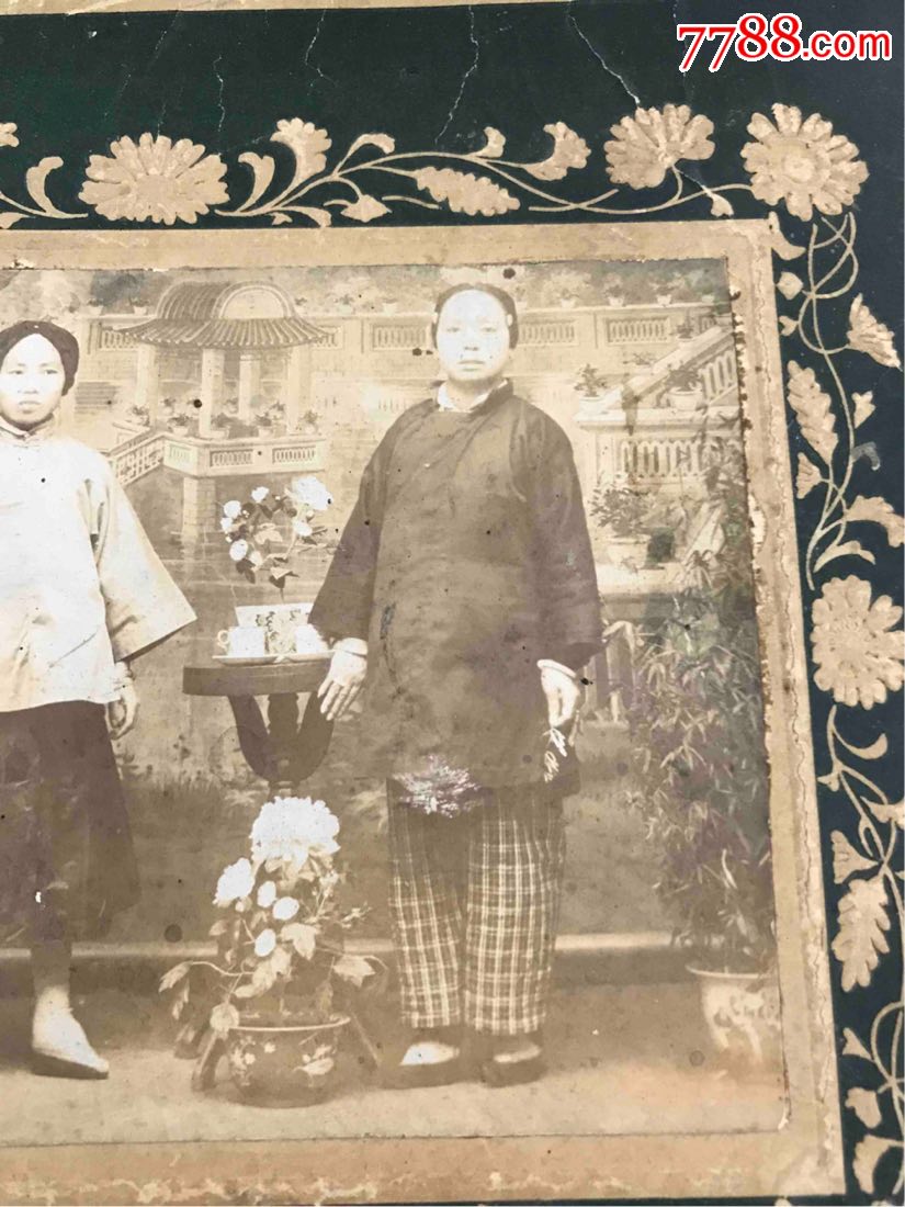 清末小脚女人合影……带粘板尺寸:22x18厘米_老照片【纸品书店】_第3