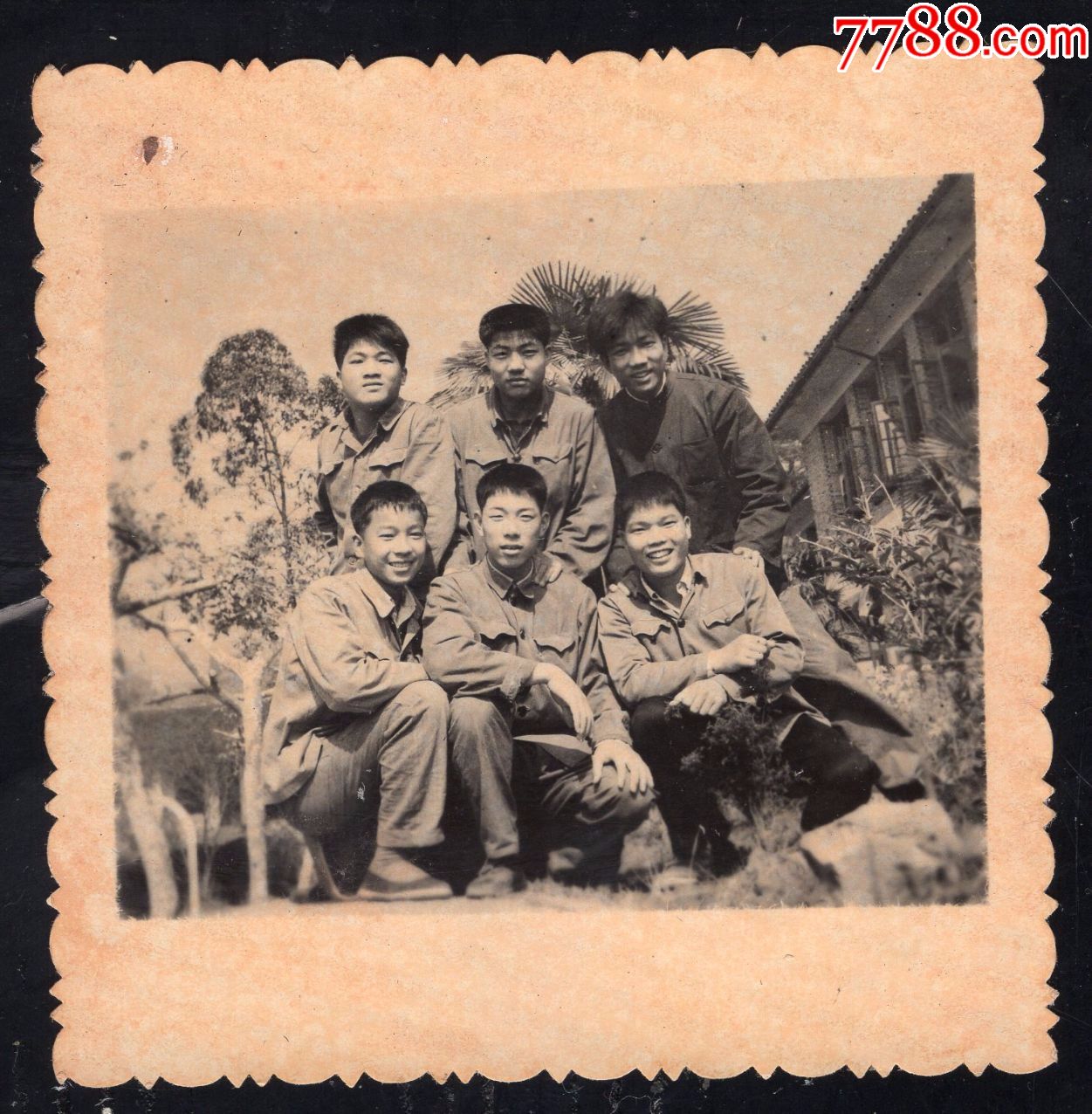 70年代老照片1张(尺寸约6*5.9厘米)