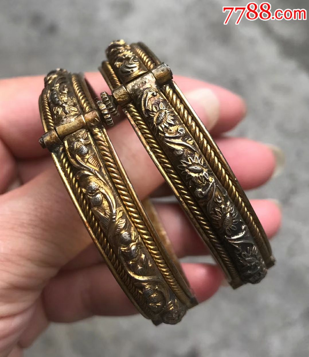 清代一对银鎏金精工手镯