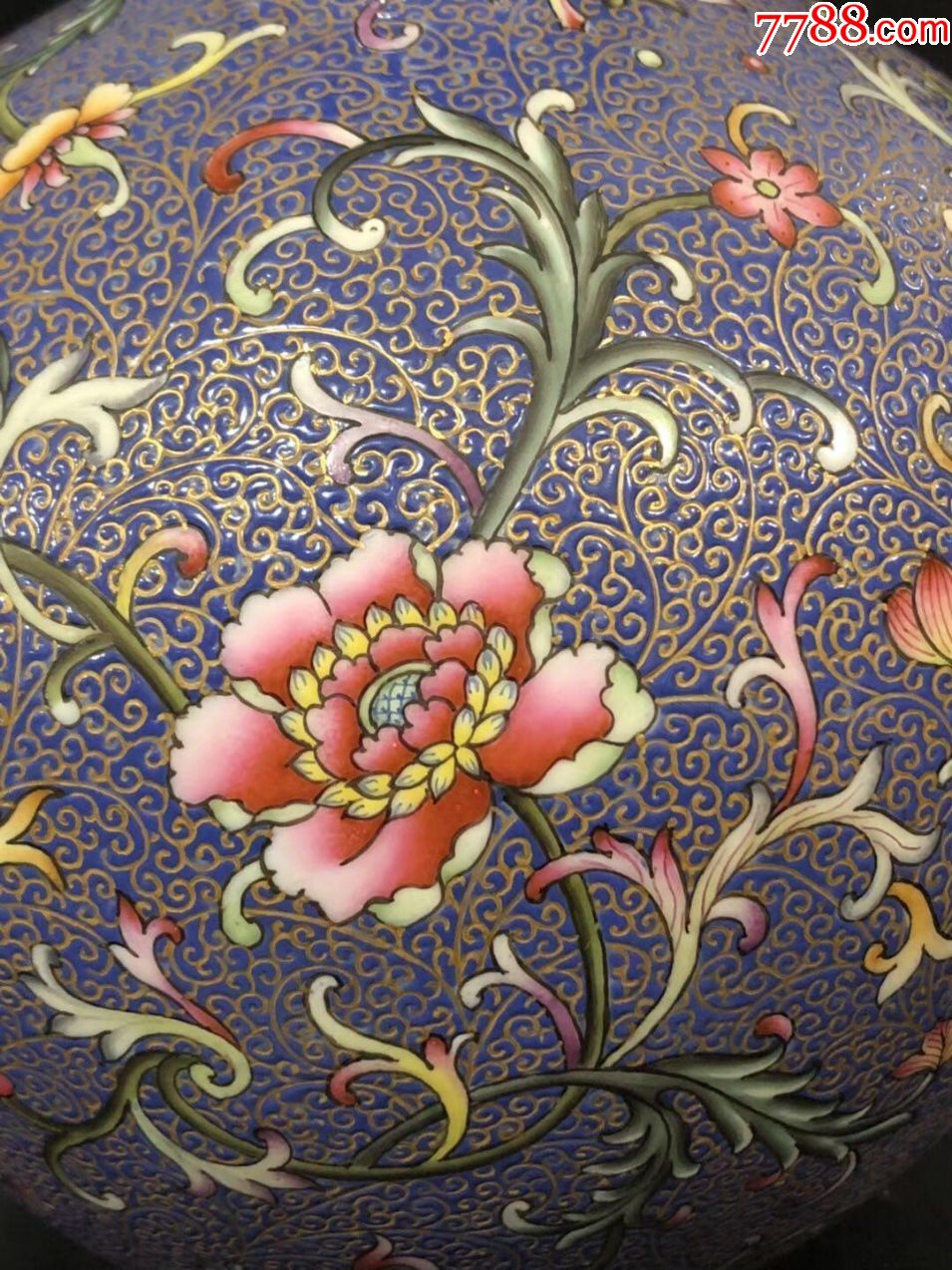 "乾隆年制"款珐琅彩紫地花卉描金花纹葫芦瓶
