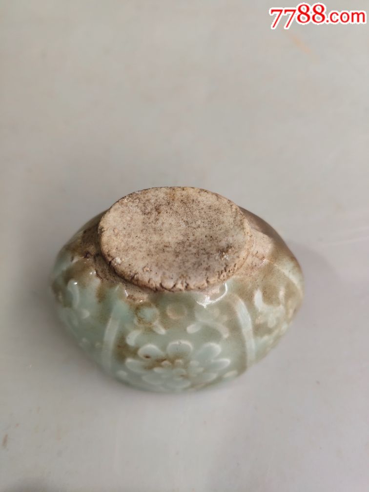 精品清代豆青釉印花鸟食罐