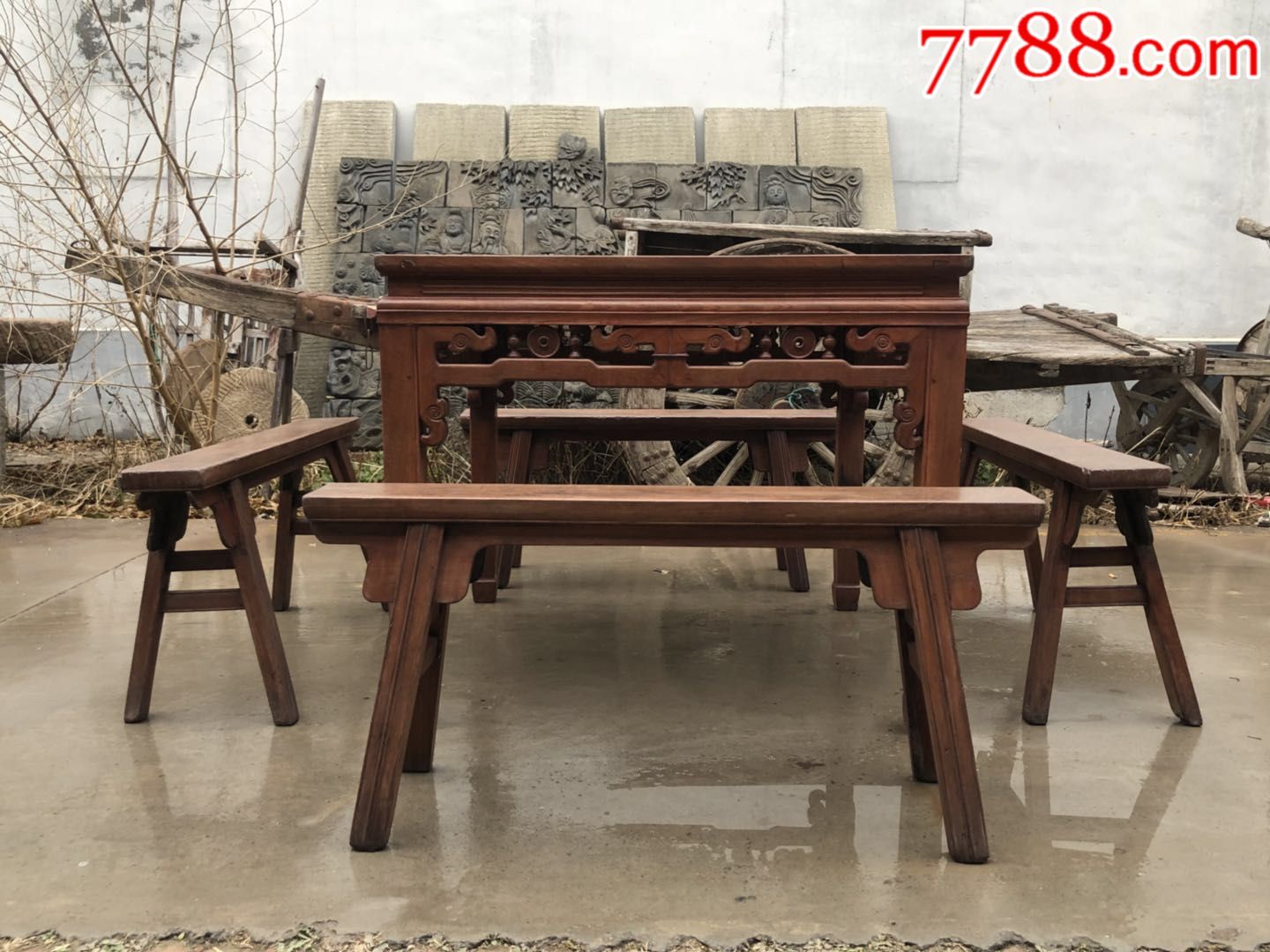 民国血榉木八仙桌一套,包浆一流,纹理清晰可见,四足无蛀,底部批灰