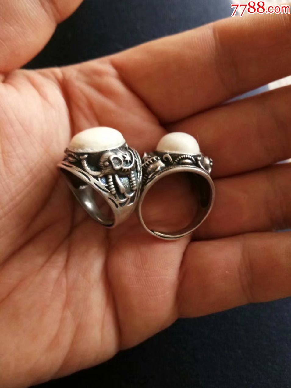  !doctype html>  html lang="en">  head>      