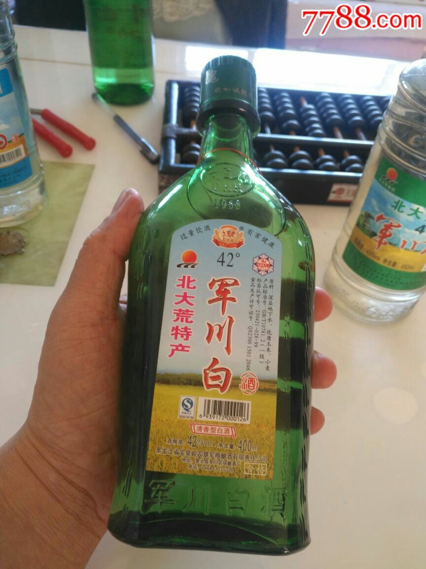 2008年军川白42度一瓶