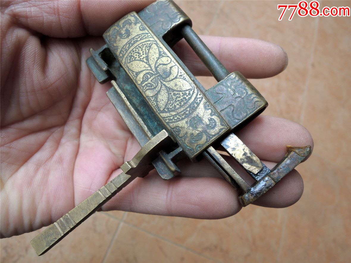 锁具收藏140801-民国双面錾花将军不下马丽江古铜锁-带钥匙120g