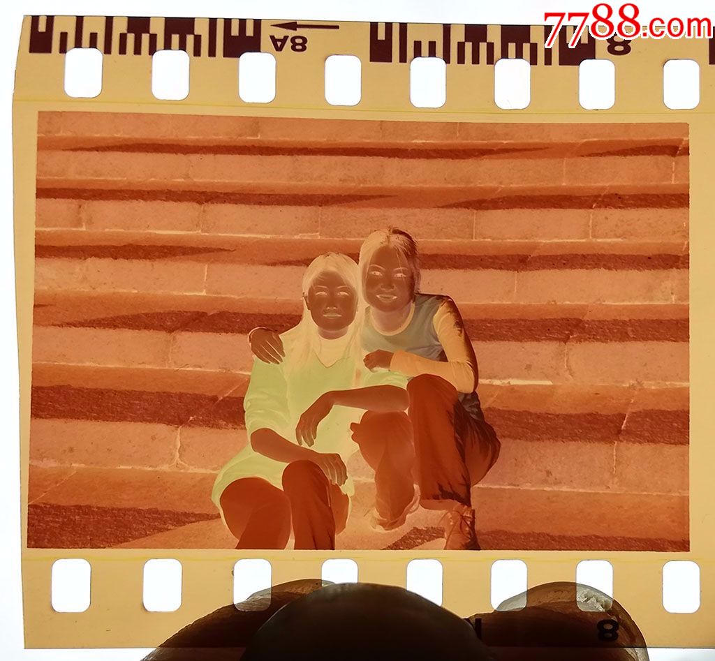 两位姑娘合影【135彩色老底片】