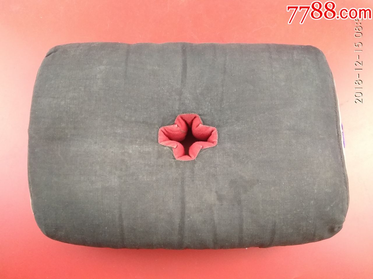 清末水草纹绣花枕头