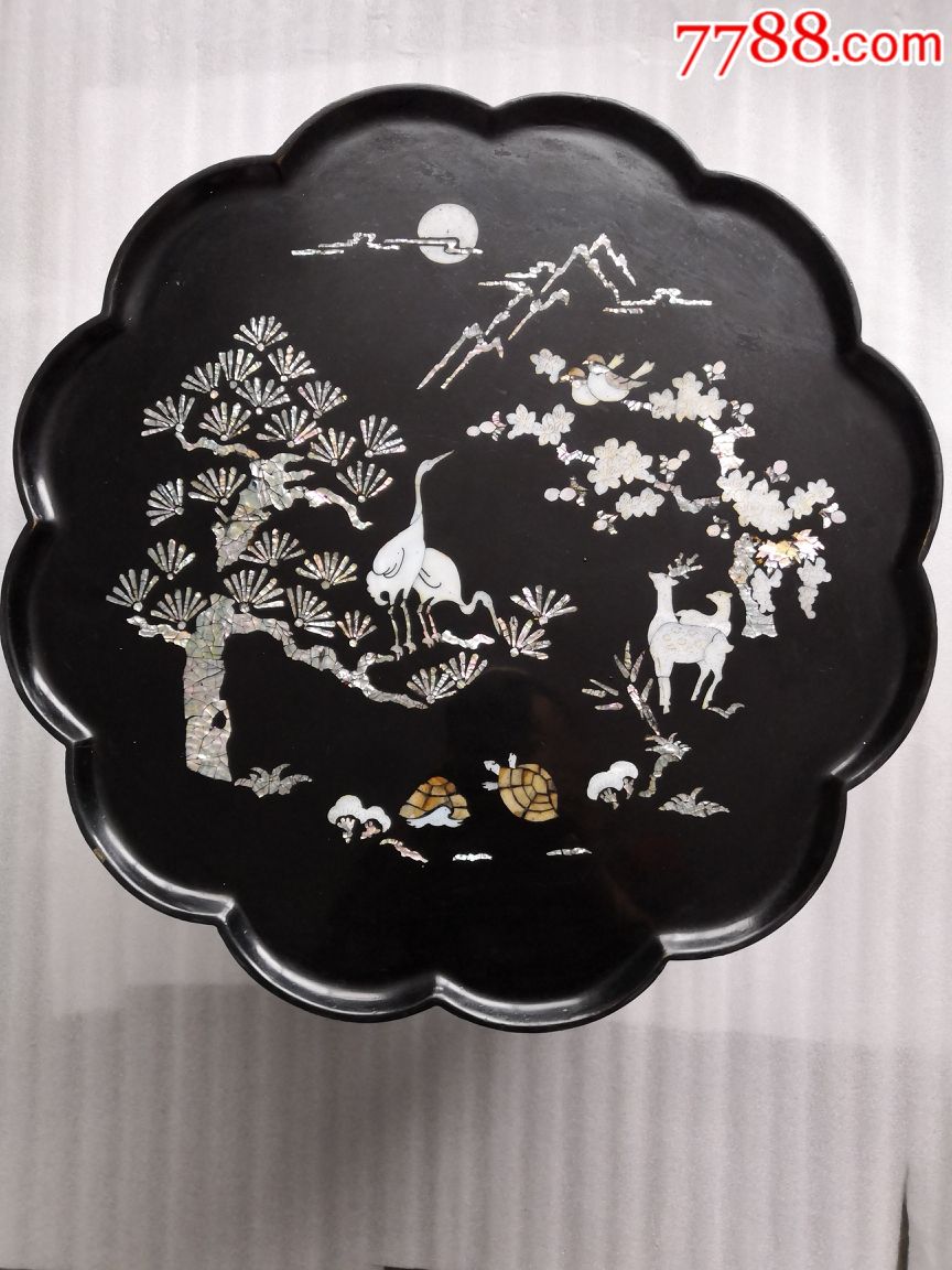 朝鲜李朝末期百宝嵌大漆小桌子