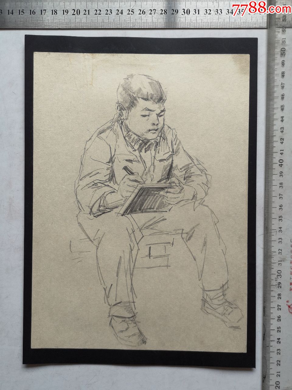 八*十年代素描速写画稿原稿《写字的男孩》