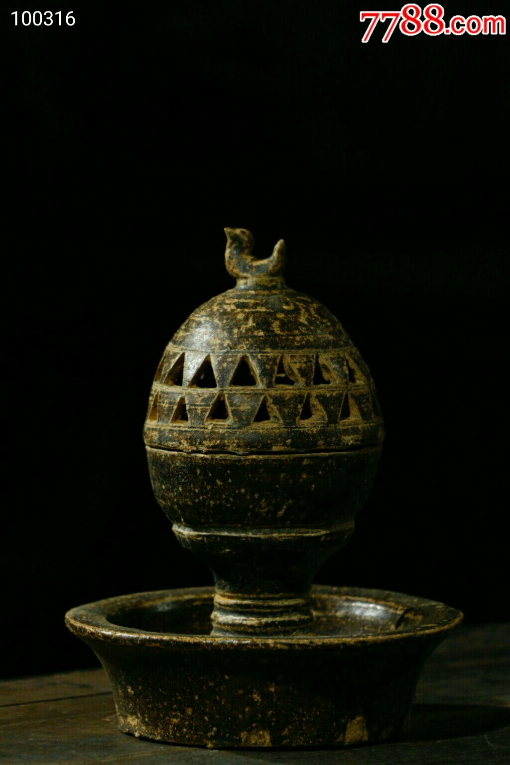 【高古陶博山炉】品相完好,有沁色,略显开片,高20厘米.