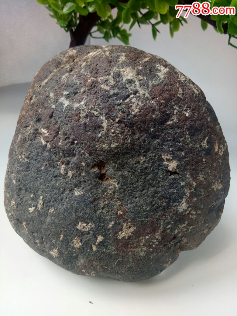 最新发现的石英陨石图图片