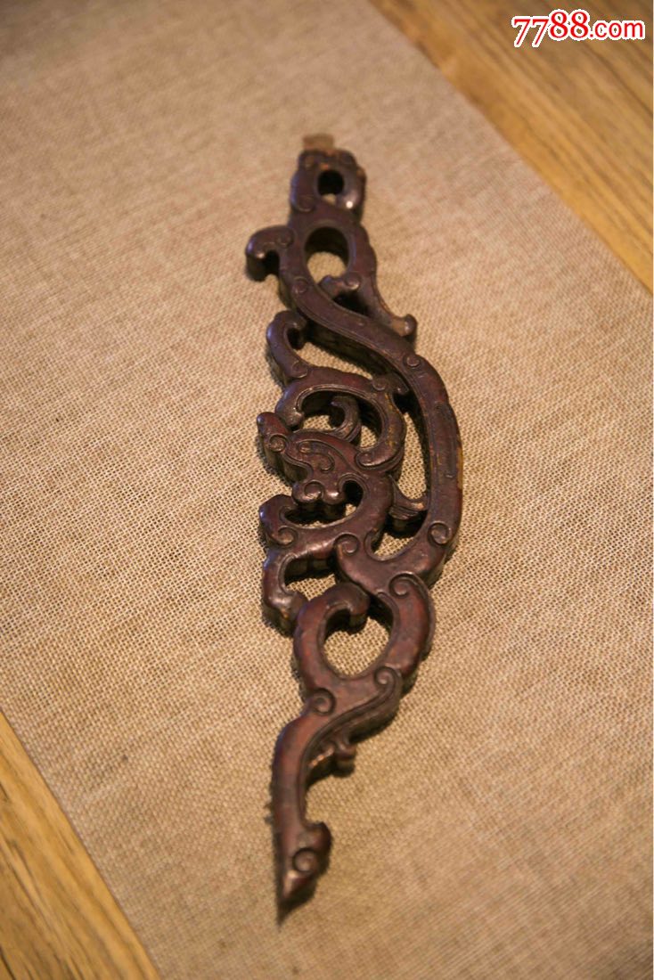 清代夔龙回形纹老花板木件