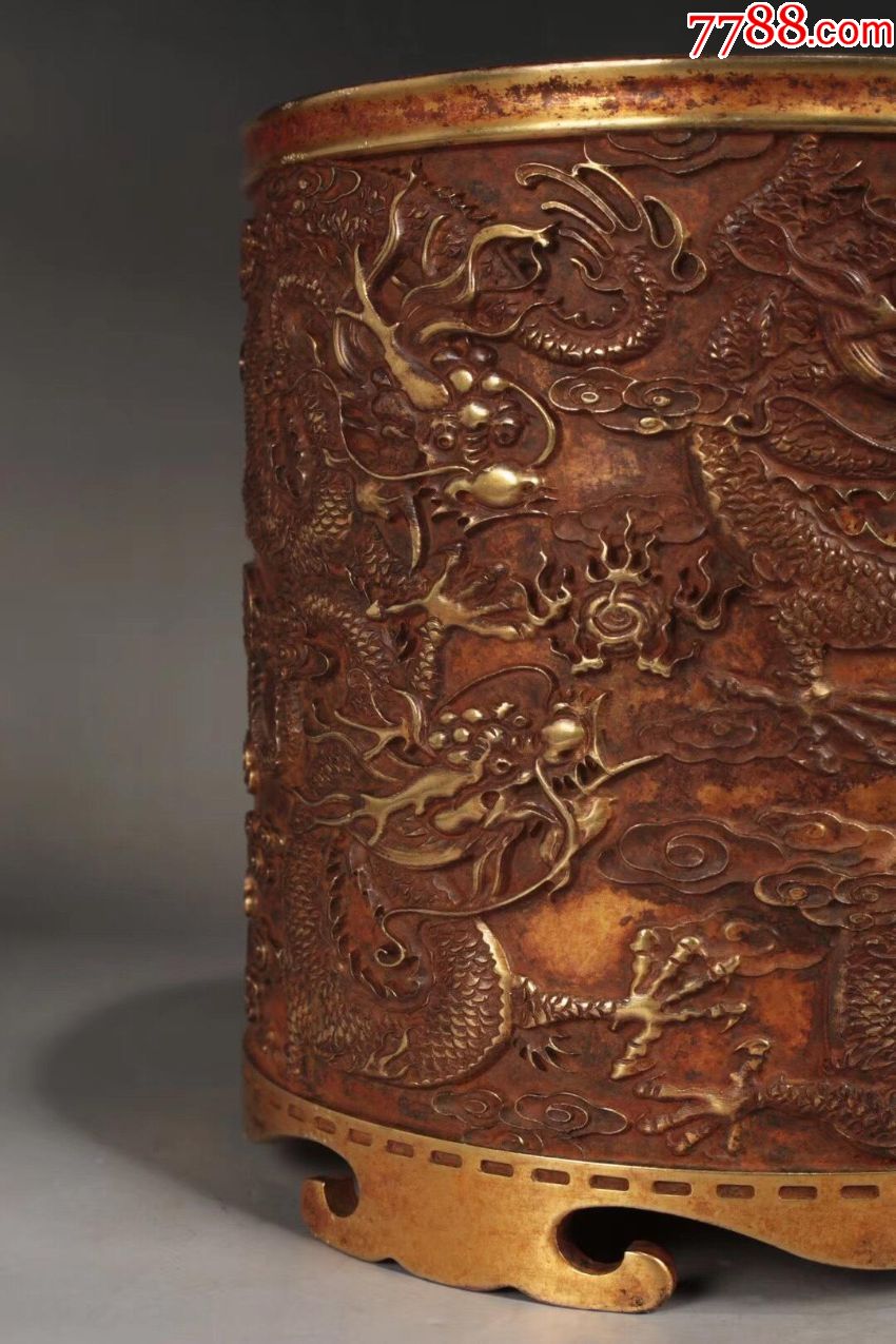 "大明宣德五年监督工部官臣吴邦佐造"款精铸铜胎鎏金九龙戏珠纹圆笔筒