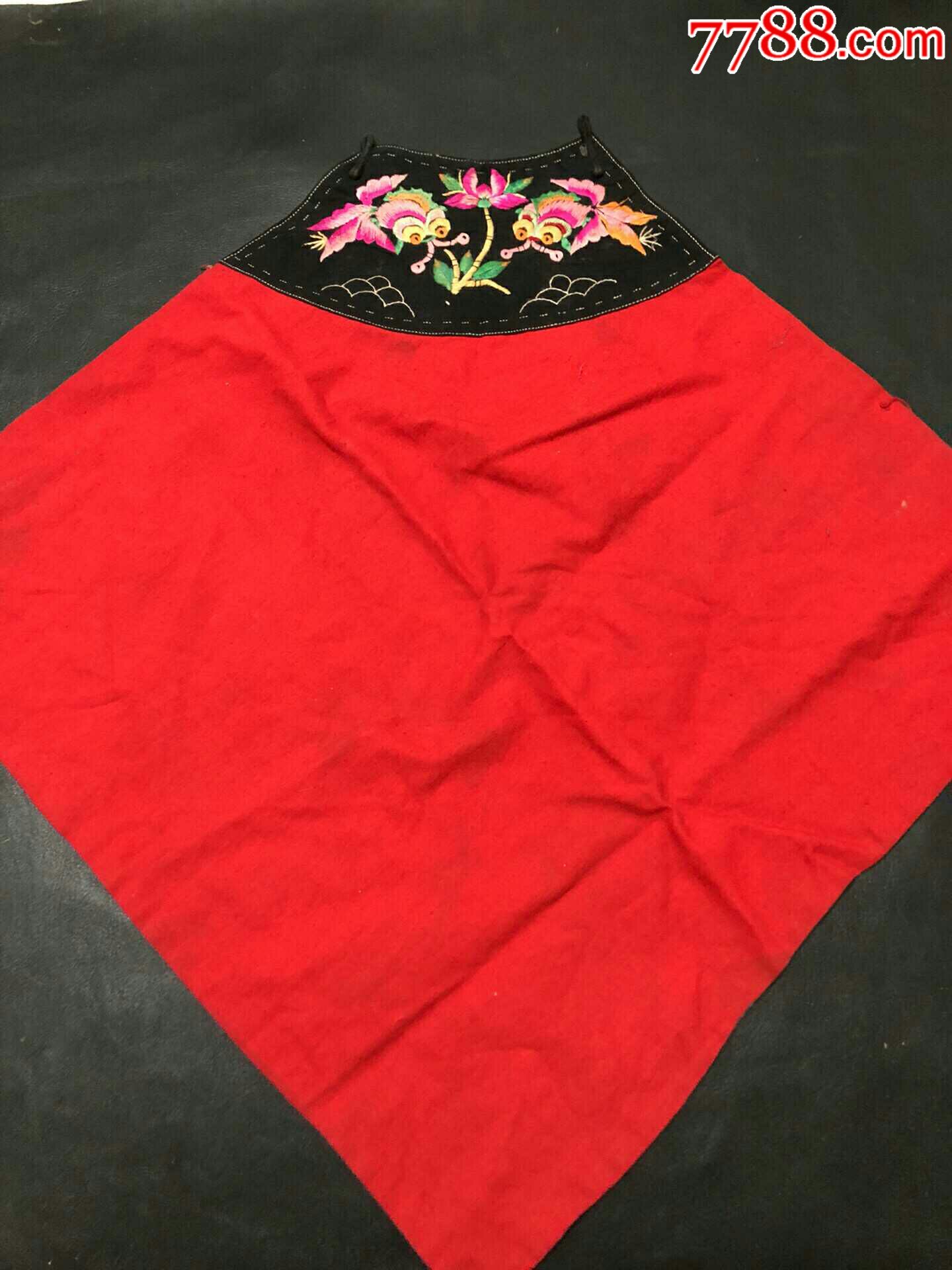 很漂亮的老绣肚兜一个