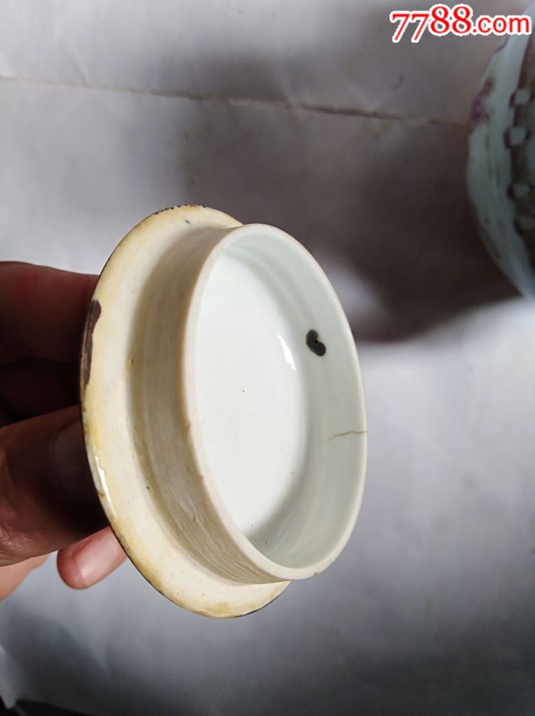 民国江西永丰瓷号款山水纹红彩茶壶一个