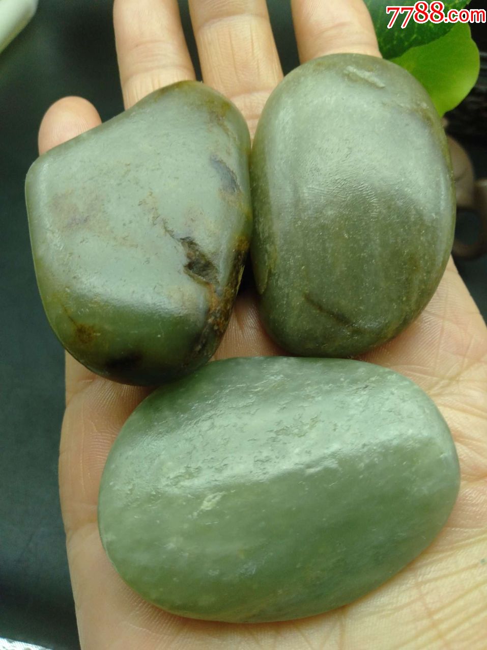 1610和田玉青玉籽料原石3个124克