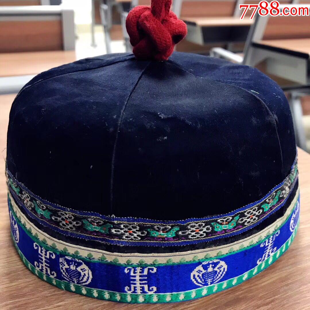 清末典型大红纽平顶绣花缘瓜皮帽