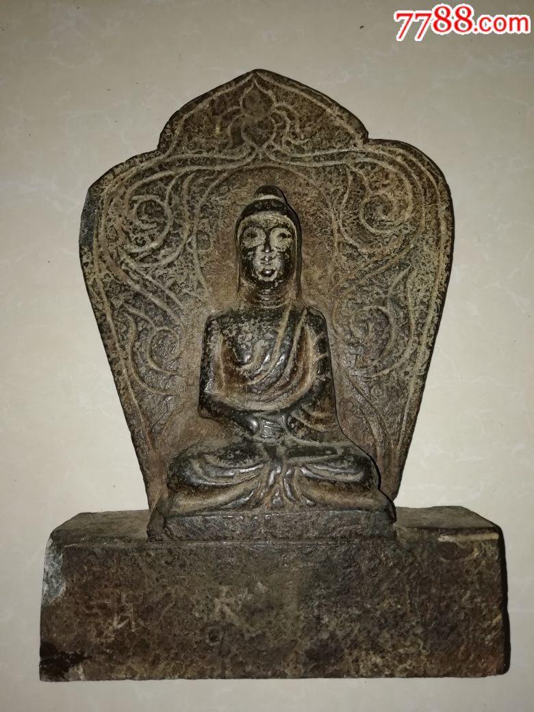 青石佛像