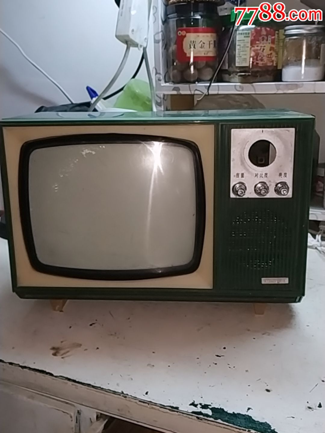 孔雀古董九寸电视机