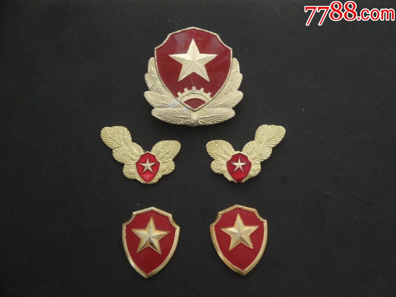 内保帽徽,领花,肩徽,一套.