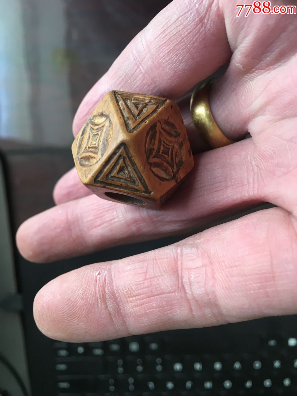 老黄杨木雕八宝玲珑球