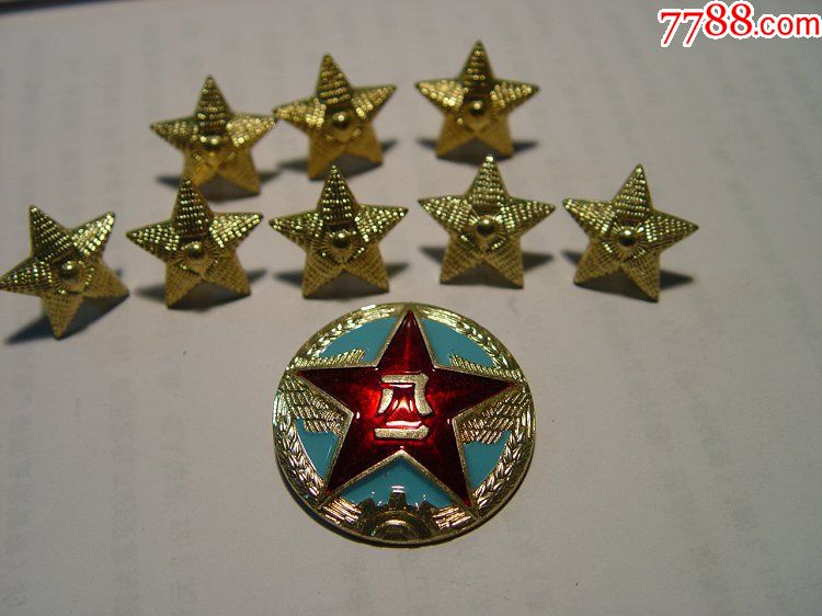 85式空军女兵帽徽一个,肩章上的星星8个