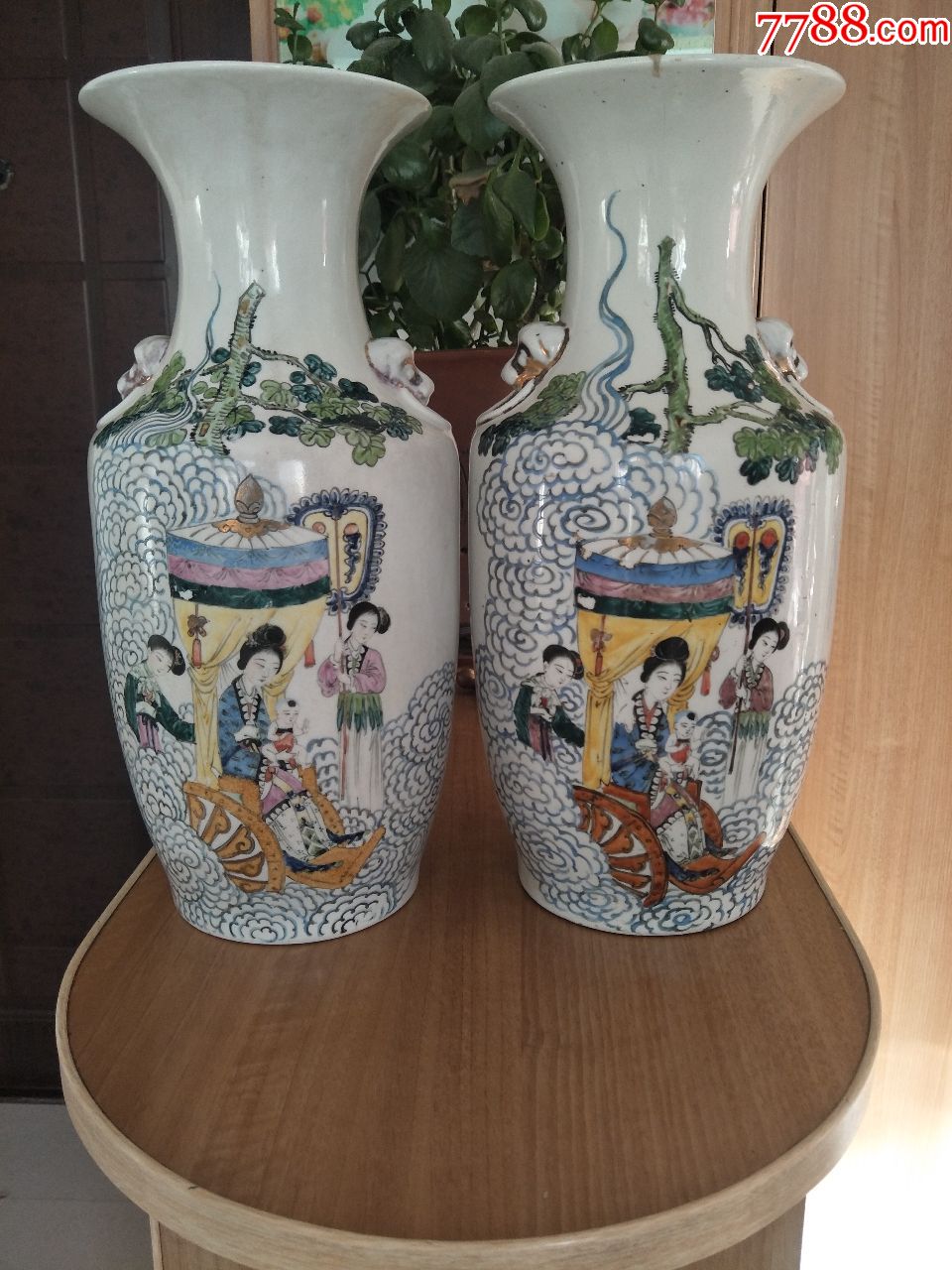 150件浅绛彩观音送子胆瓶一对,包老包快一只口冲一只完整,启新瓷厂