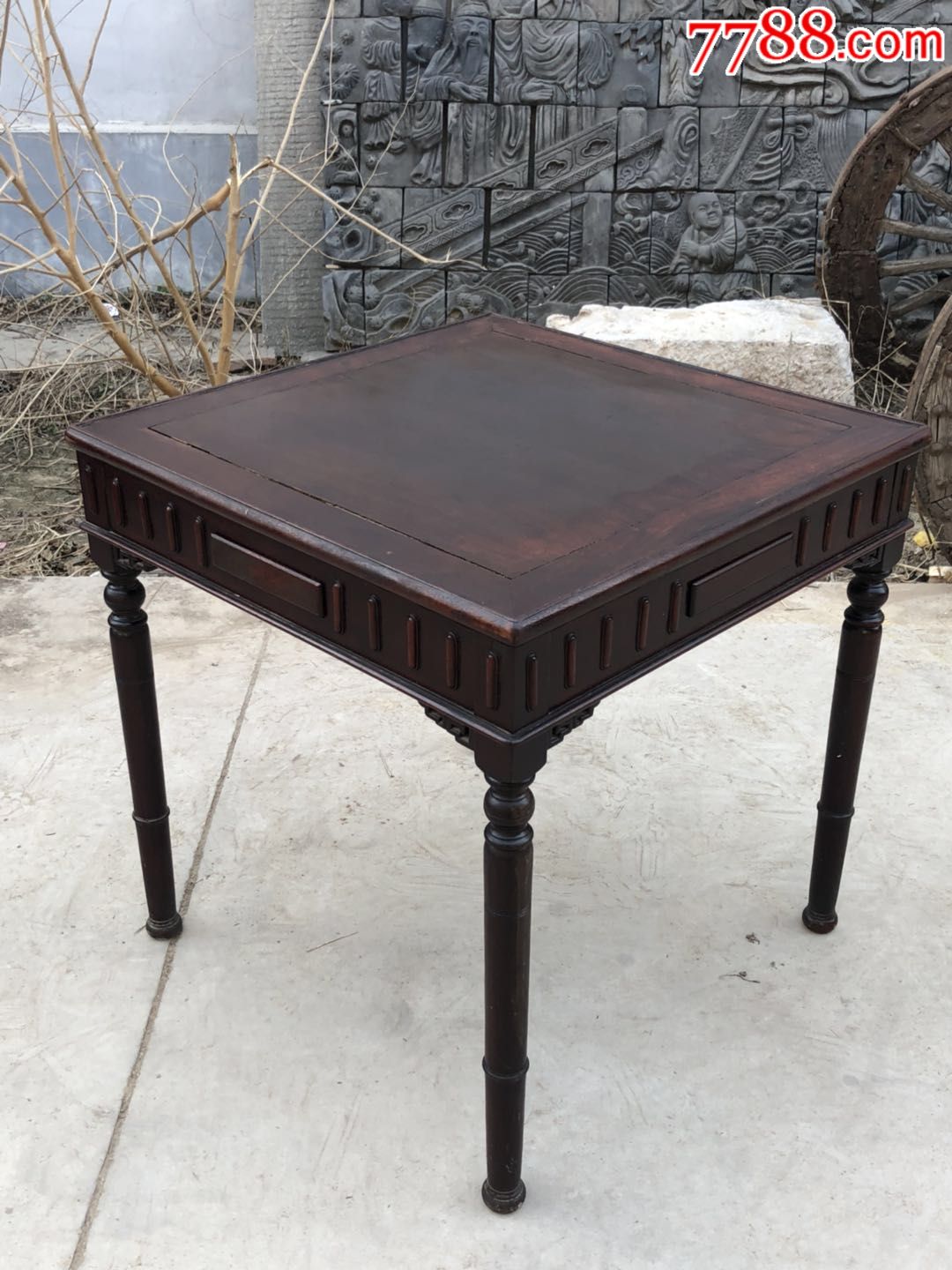 海派古典民国花梨木(香红木)镶嵌瘿子木麻将桌整体描述:双拼大尺寸面