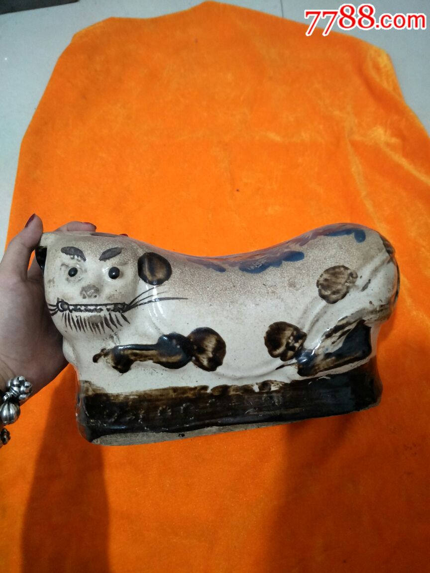 清代瓷枕一个