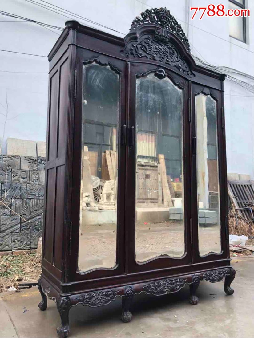 民国花梨木小三莲六虎腿大衣柜.