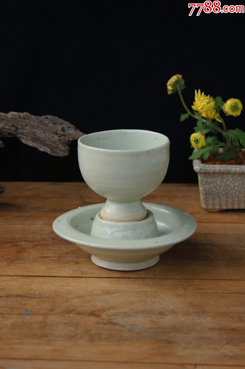 宋青白釉刻花纹茶盏