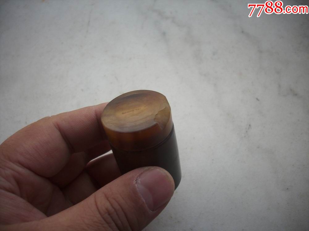 清代-装鸦片大烟的-牛角烟膏盒!高4.5厘米,口直径3厘米!品如图