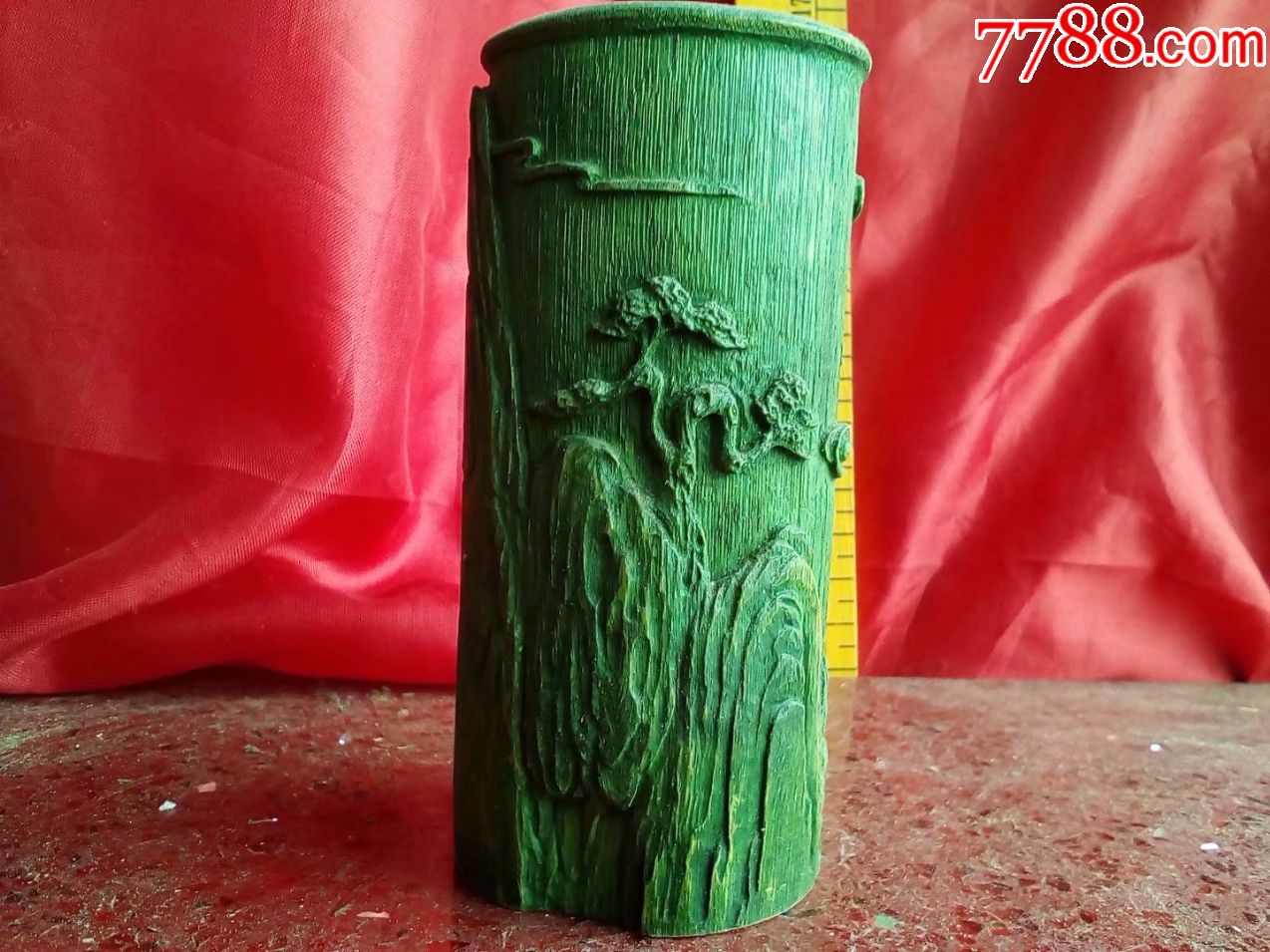 保证纯手工雕刻竹雕小笔筒,迎客松山水画,上绿色漆,全国首创