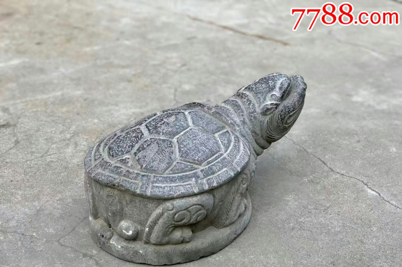【石龟】青石包浆温润自然龟乃长寿的象征.也有镇宅纳财之意.