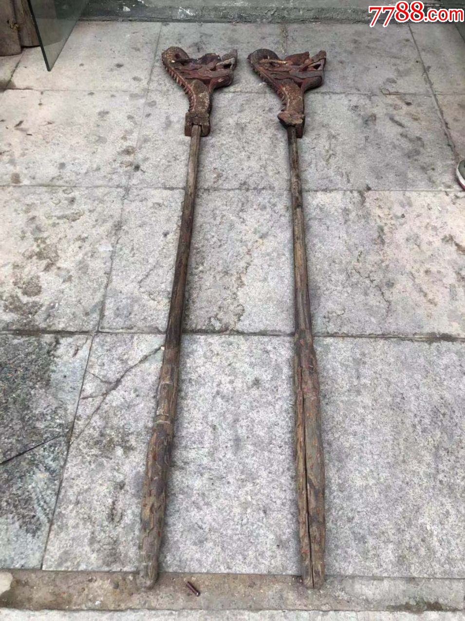 清代老木雕双龙节杖一对