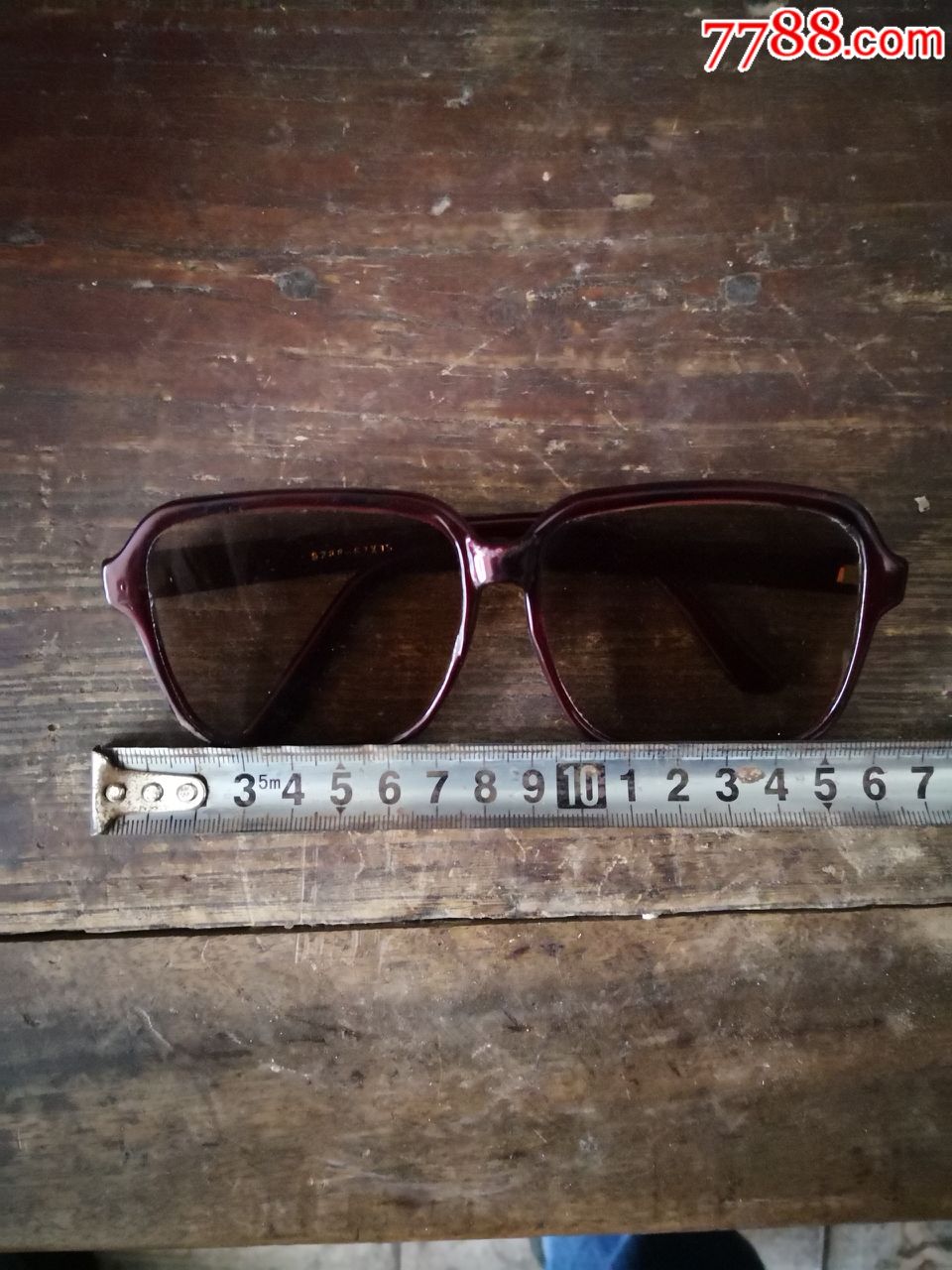 90年代左右,石头眼镜