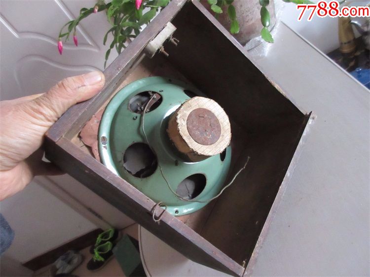 文革时期广播喇叭带外木盒子老喇叭扬声用具历史记忆影视道具一套