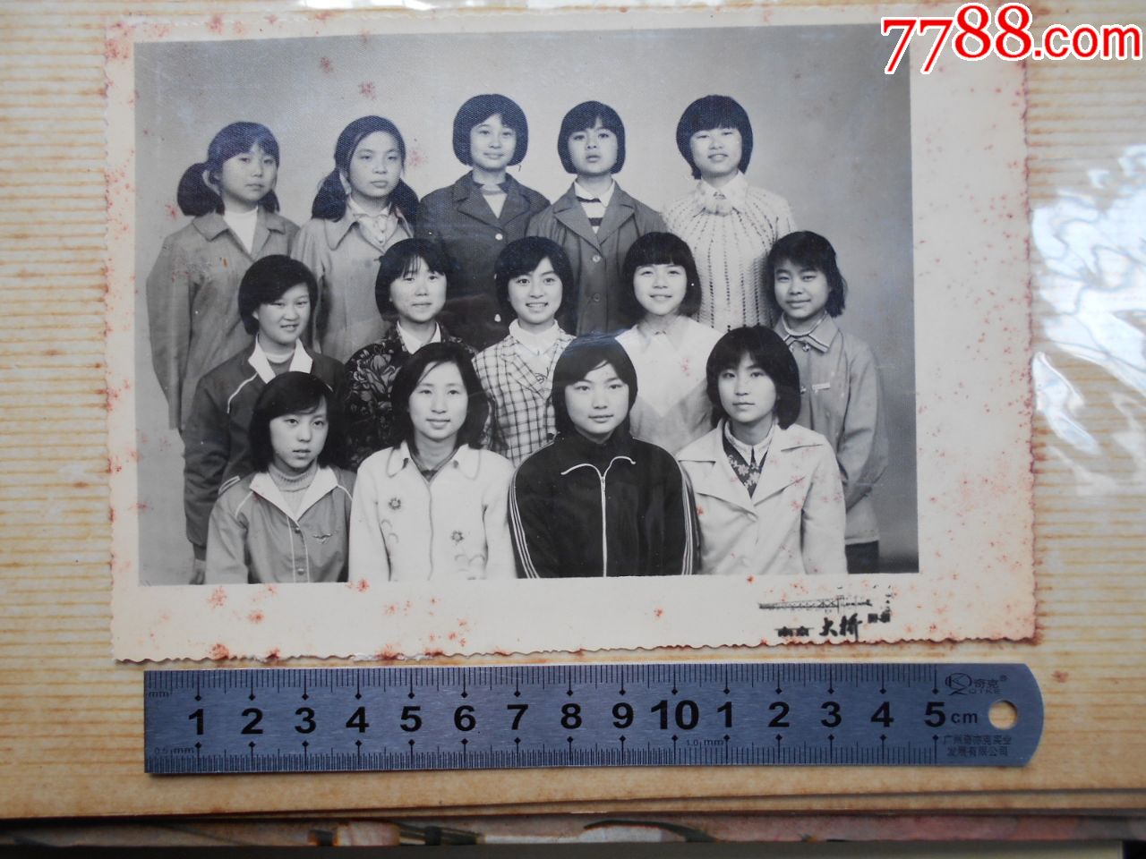 老照片【80年代,美少女学生相册,黑白照片60张】有张1985年年历_第12